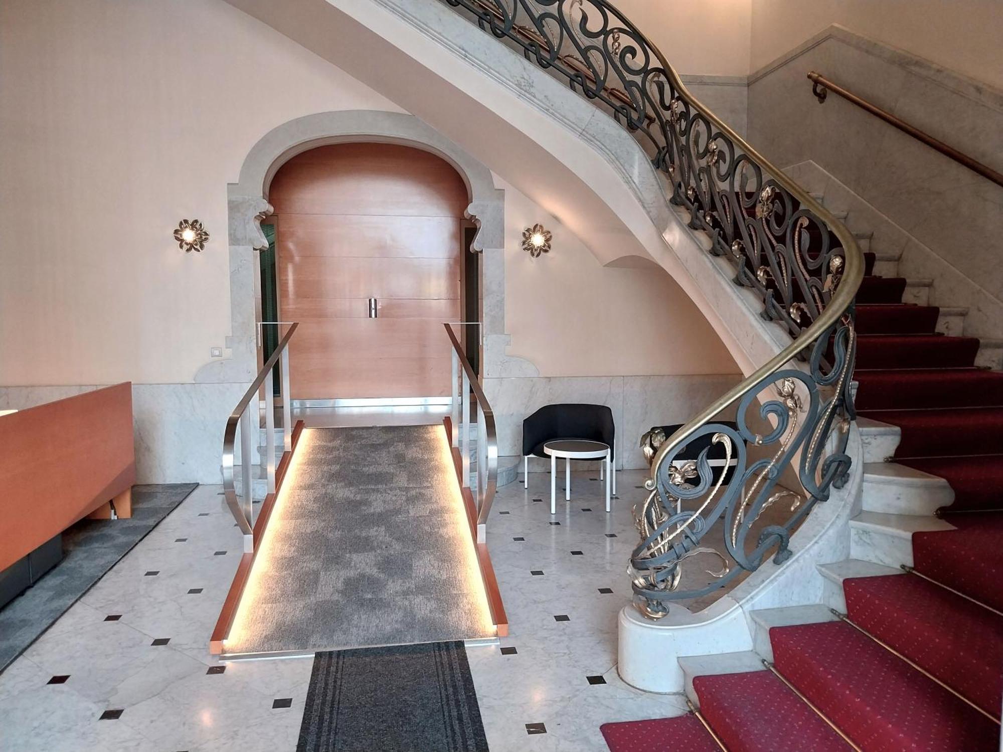 Letsgo Paseo De Gracia Apartment Barcelona Bagian luar foto