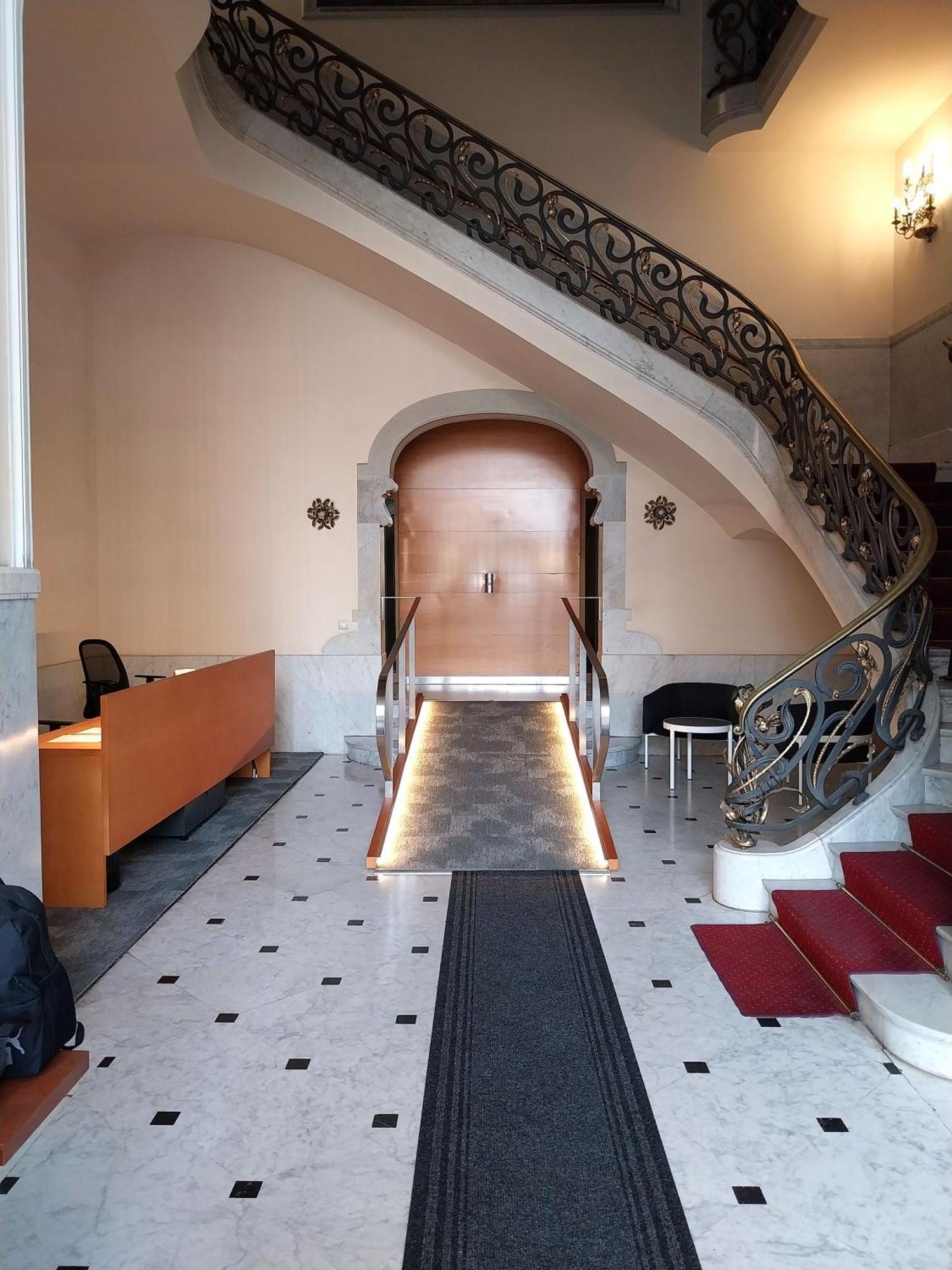 Letsgo Paseo De Gracia Apartment Barcelona Bagian luar foto