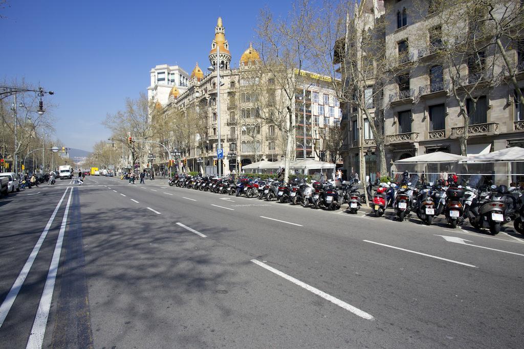 Letsgo Paseo De Gracia Apartment Barcelona Bagian luar foto